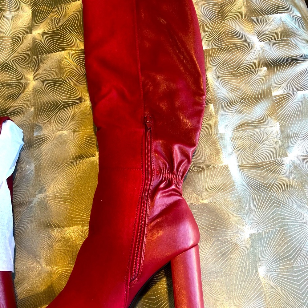 High block heeled boot. Knee high.